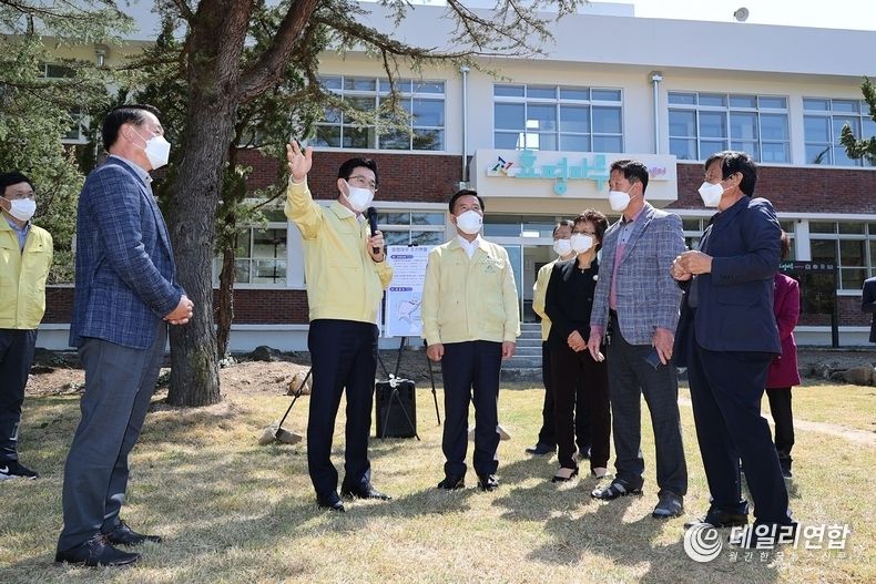 허태정 대전 시장, 효평마루 주민편의시설 및 관광자원 조성 현장을 방문하여 지역주민과 대화를 나눴다. 