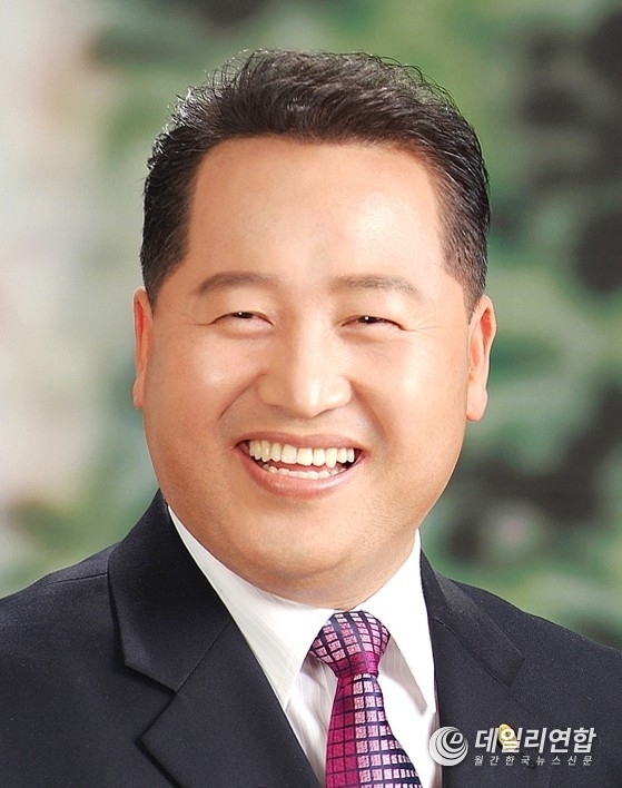 ▲이창호(李昌虎) 한중교류촉진위원회 위원장, <안중근 평전> 저자