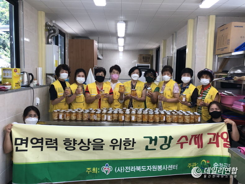 순창자원봉사센터 수제 통조림 봉사활동(사진=순창군청)