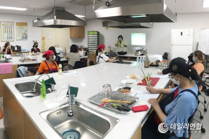 순창군 영양플러스 사업 대상자 모집 자료사진 영양플러스 조리교육(사진=순창군청)