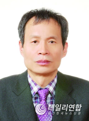 재단법인 동계장학회 장학금 전달 동계장학회 이용윤 이사장(사진=순창군청)