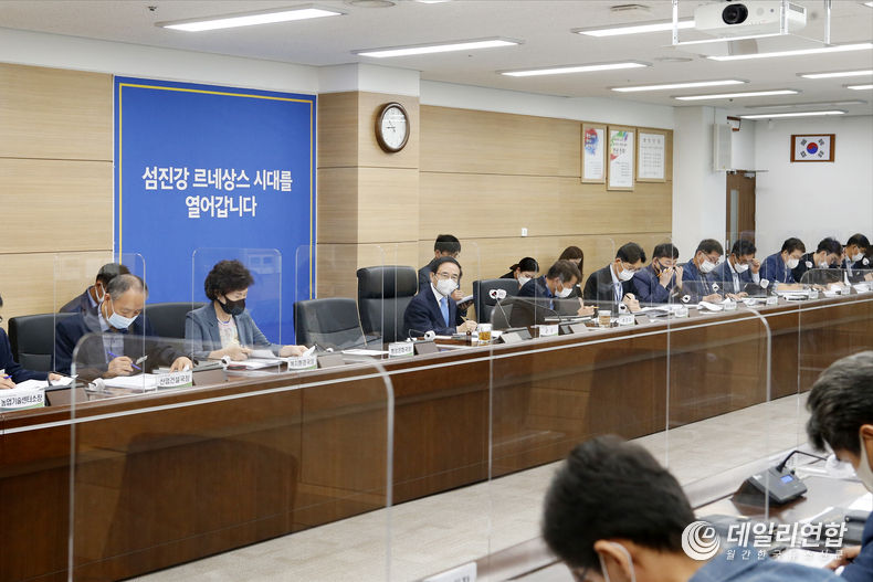 임실군, 추석 명절 기간 민생안정 종합대책 추진 회의 중인 심민 임실군수 (사진=임실군청)