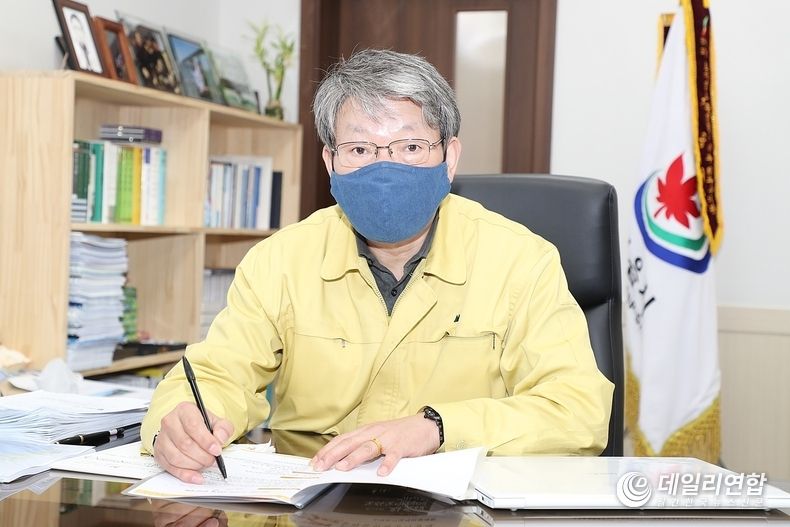 유진섭 시장, 간부 공무원 현안사업 챙기기 주문(사진=정읍시청)