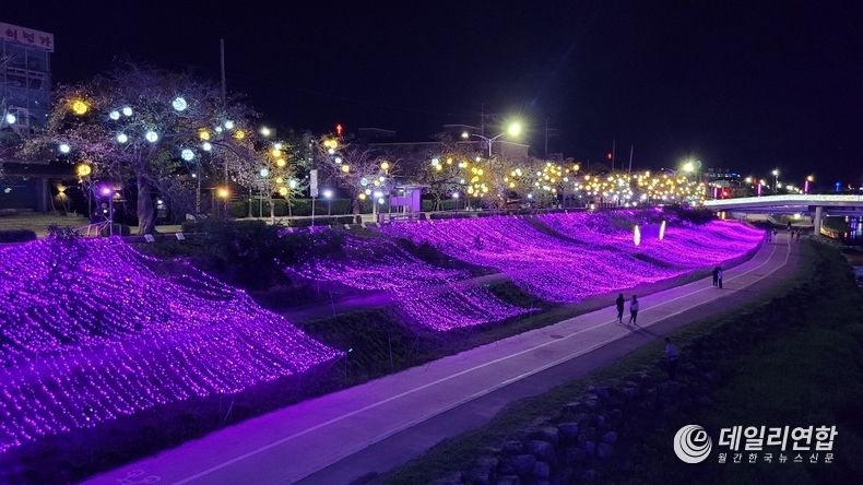 가을빛 물든 정읍천, 희망愛 빛나다(사진=정읍시청)