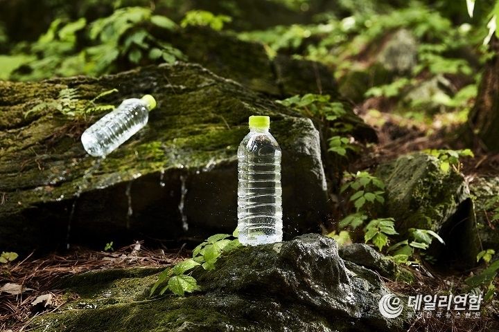 사진 = 무라벨생수 사진제공 = 산수음료