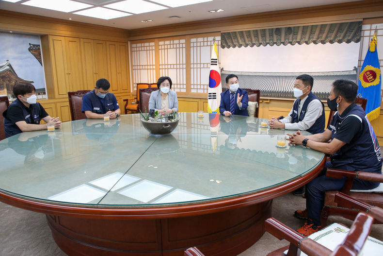 사진=전주공장 노조 임원진 도의회 의장실 찾아 송지용 의장 등에게 감사 뜻 표해