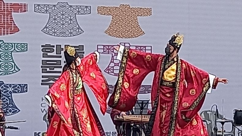 무왕과 선화왕비의 아름다운 춤(자료제공=(사)마한백제문화예술제전위원회)