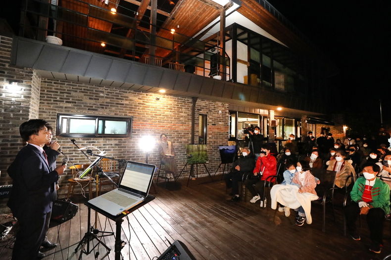 적상면 서창마을 작은 음악회 모습(사진=무주군)