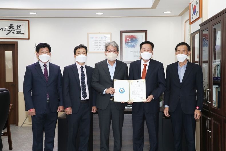 전주개인택시 정읍향우회, 장학금 전달로 고향 사랑 실천(사진=정읍시청)