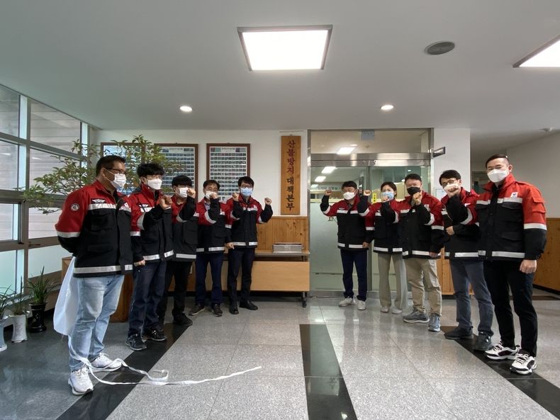 가을철 산불방지 대응태세에 돌입한 직원들(사진=무주국유림관리소)