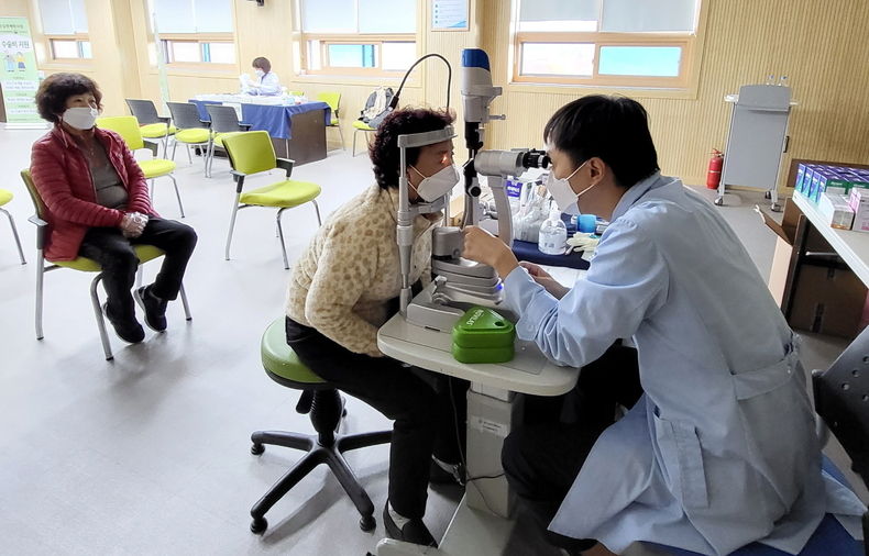 어르신 무료안과 진료(사진=순창군청)