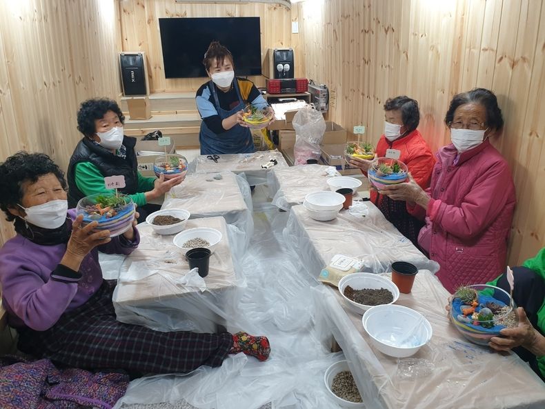 사진=신풍동 복흥마을 우리동네행복버스 프로그램 (김제노인종합복지관)