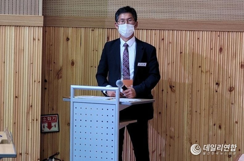 김정흠 씨알포럼 전 대외협력국장이 사회를 맡았다.(사진=이수준 기자)