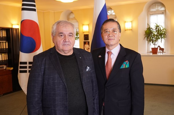 (사진=국제어린이올림픽 개최 선포식에 참석한 (쫘로부터) 알리예프 마고메드(Aliev Magomed) SIA 대표와 이우선 회장(ICOC 한국위원회 위원장))