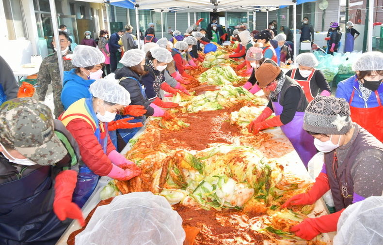 순창자봉 사랑의 김장담그기(사진=순창군청)