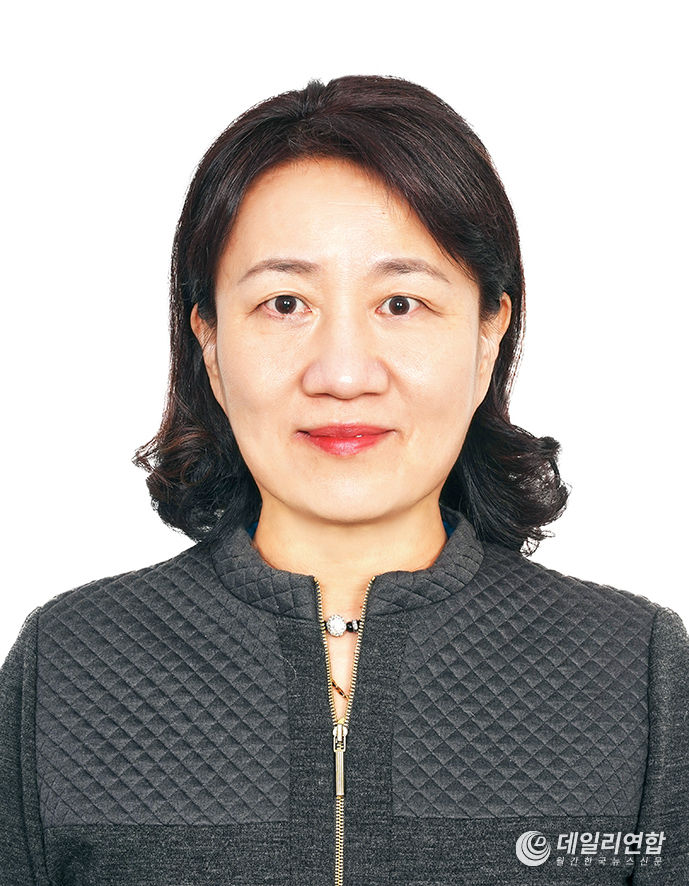정선미 선생, 연세대학교 교육대학원 전문상담(심리상담, 진로상담)이수,<br>
교사로 근무 중고등학교 학생, 학부모, 교사를 위한 자각상담/자각실천 워크숍 등