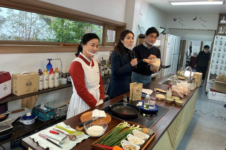 이역만리 캐나다에서 즐기는 슬기로운 한식체험 (사진=전북도청)