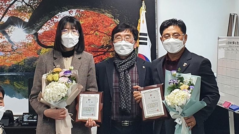  정읍시 이․통장협의회, 이․통장 담당․담당자에게 감사패 전달(사진=정읍시청)