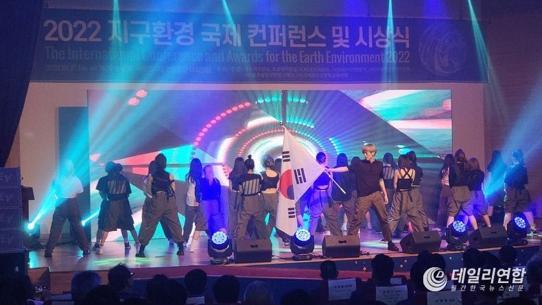 LJ댄스아카데미 (이상길 교수) 댄스 퍼포먼스 / 사진제공=SNS기자연합회 윤영록 이사