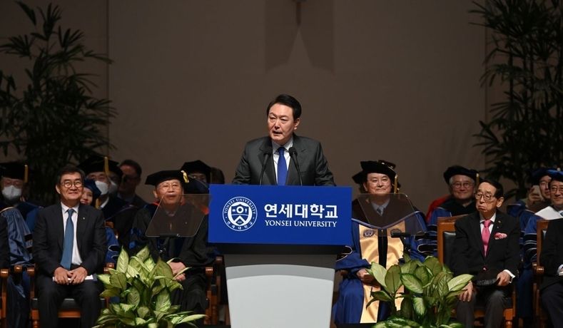 윤석열 대통령이 연세대학교 학위수여식에서 축사하고 있다. (사진제공=대통령실)