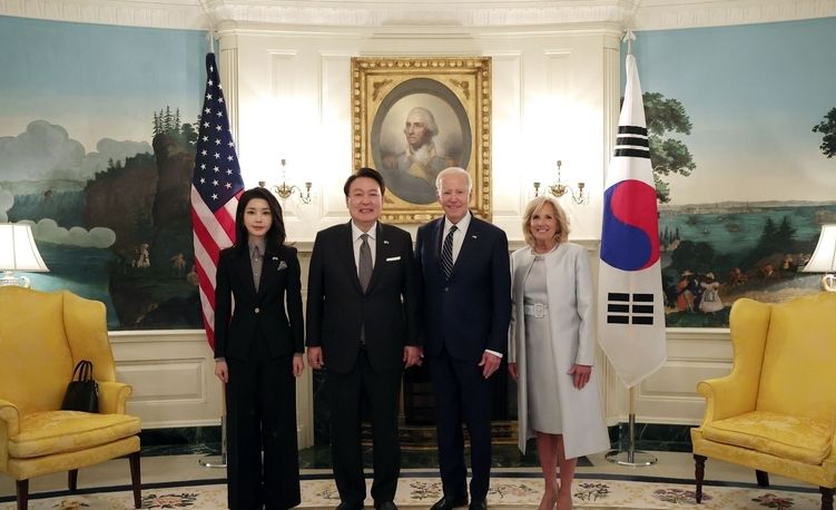 4월 25일 백악관 관저에서 친교행사를 가진 윤석열 대통령 부부와 바이든 대통령 부부 (사진=대통령실 제공)