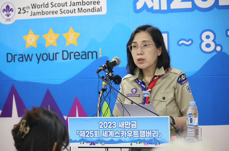 김현숙 여성가족부 장관이 4일 오전 잼버리 프레스센터 브리핑실에서 잼버리 진행 현황과 폭염·의료 문제 등에 대한 조치현황 및 계획에 대해 브리핑하고 있다. (사진=여성가족부)
