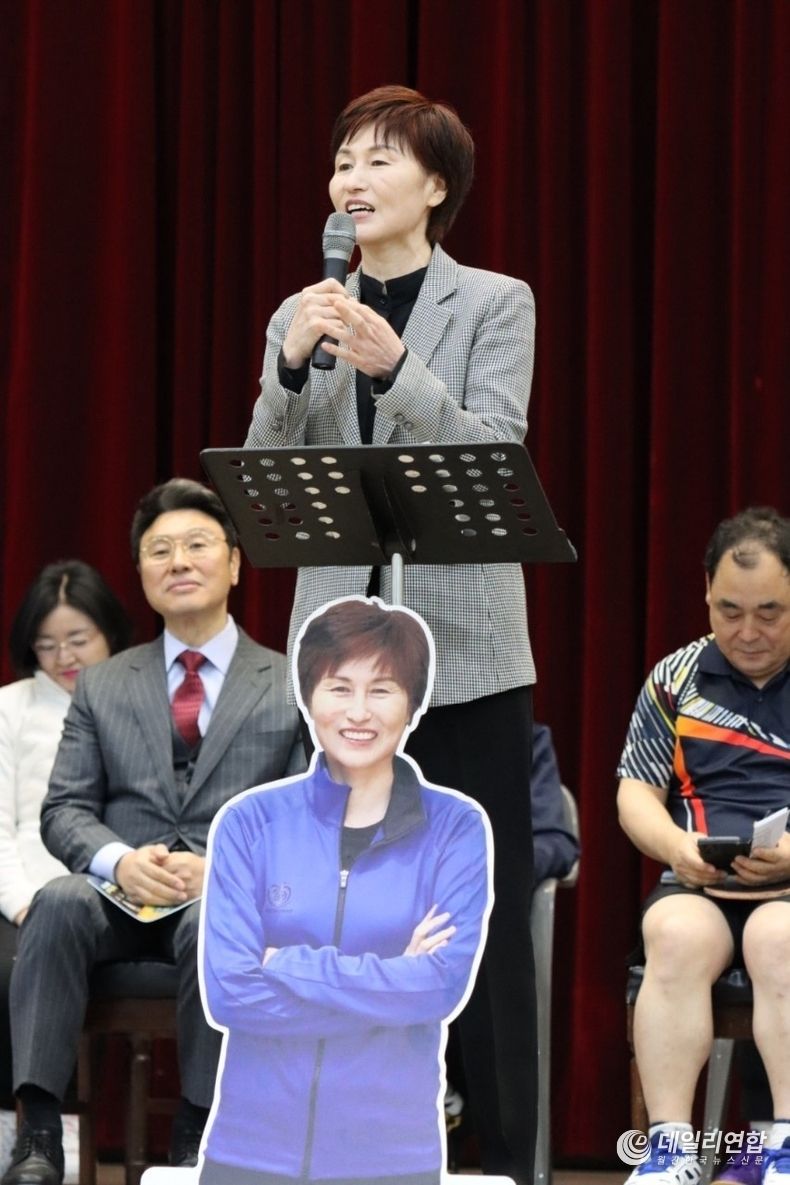 대회선포를 하는 양영자 선교사