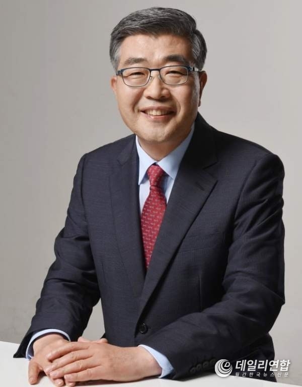  원경희 전 여주시장이 후보 등록을 마친후 자신의 제22대 총선 후보로 나오게 된 이유를 밝혔다