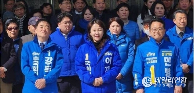 더불어민주당 왼쪽부터 강득구(만안), 이재정(동안을), 민병덕(동안갑) 기자회견 현장.
