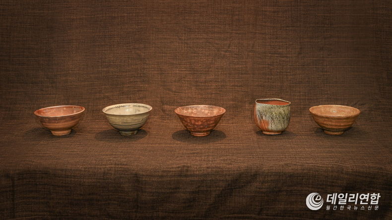 '제21회 전국찻사발공모대전' 수장작 선정(왼쪽부터) 동상(김대철), 동상(천경희), 대상(최민준), 은상(김경수), 금상(정성훈). 