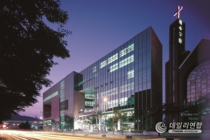 <strong>난항속에 예장통합 총회 임원회는 장소가 비좁은 서울 한국교회100주년기념관에서 총회를 여는 것까지 고려한 힘든 상황에서 양곡교회가 총회 장소를 허락함으로써 일단 총회 장소 선정에 대한 문제는 일달락 되었는데... 양곡교회는 엄청난 부담감을 가지고 총회를 준비하기에 이른다.</strong>