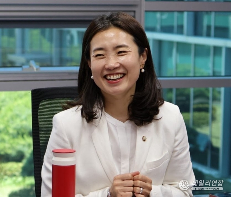 김소희 의원이 환하게 웃고 있다. /사진=김소희 의원 제공