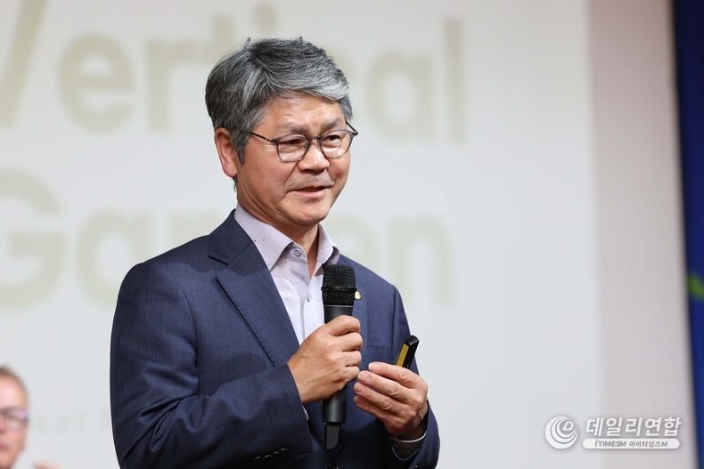 10월 29일 국회의사당 의원회관 대회의실에서 열린 ICAE 2024 행사에서 우리씨드 박공영 회장이 기업의 ESG 사례 발표를 하고 있다. /사진=ICAE 조직위원회 제공 