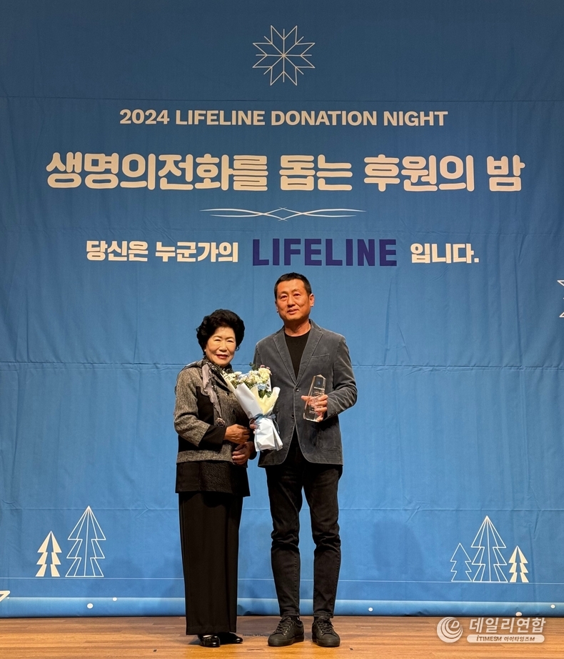 지난 26일 서울 서대문구 연세대학교 동문회관에서 열린 ‘제44회 생명의 전화를 돕는 후원의 밤’에서 동아제약이 생명의전화 ‘생명사랑 사회공헌상’ 수상했다. 