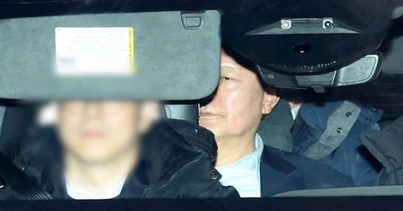 체포된 후 공수처로 이송되는 윤석열 대통령. /사진=SBS 캡처