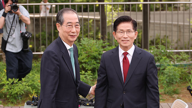 왼쪽부터 한덕수 전 국무총리, 김문수 국민의힘 대선후보. /사진=KBS뉴스 캡처