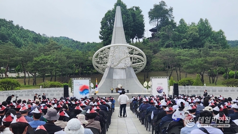 6일 괴산호국원에서 열린 70회 현충일 추념식에 함께한 참배객들의 모습. /사진=데일리연합