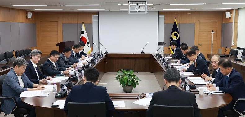 금융위원회가 중동 사태 관련 유관기관 증시상황 긴급 점검회의 개최했다.