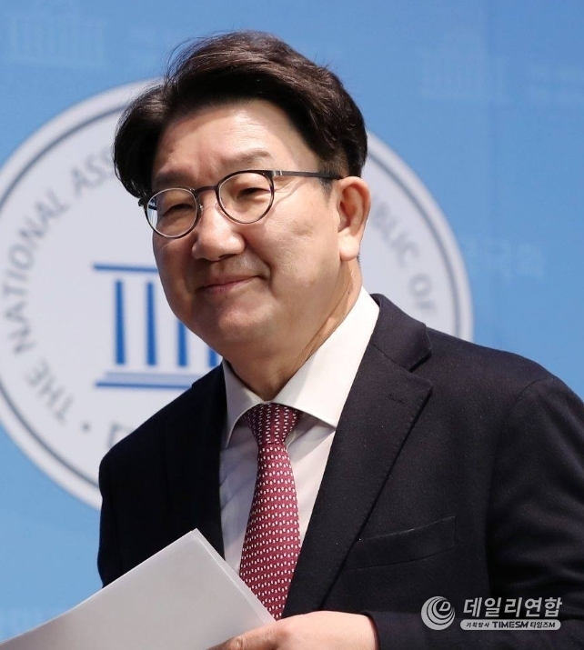 사진 = 국민의 힘 권성동 국회의원 16일 밤 구속영장발부 서울구치소 대기하다 구속되었다. 사진출처 = 권성동의원 페이스북