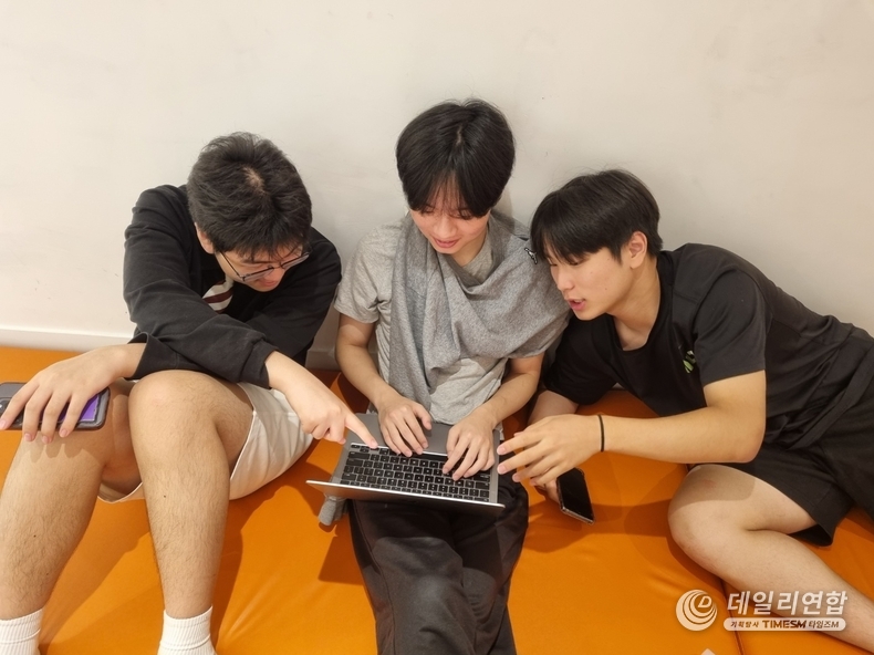 사진= SALT 국제학교 Not a Lab 학생들 (사진 출처: SIA Not a Lab)