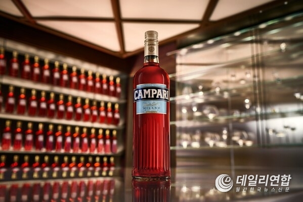 Campari announces the redesign of its iconic bottle with an innovative and timeless design, inspired by Milano, the birthplace of the Aperitivo ritual. Campari announces the redesign of its iconic bottle with an innovative and timeless design, inspired by Milano, the birthplace of the Aperitivo ritual.