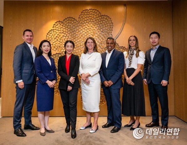 QIC's Ryan Gordon, Ayako Mitsui, Vicky Wei, CEO Kylie Rampa, Ravi Sriskandarajah, Shiree Hocking and Ryan Choi at the Australian investment manager's new Singapore office. QIC's Ryan Gordon, Ayako Mitsui, Vicky Wei, CEO Kylie Rampa, Ravi Sriskandarajah, Shiree Hocking and Ryan Choi at the Australian investment manager's new Singapore office.