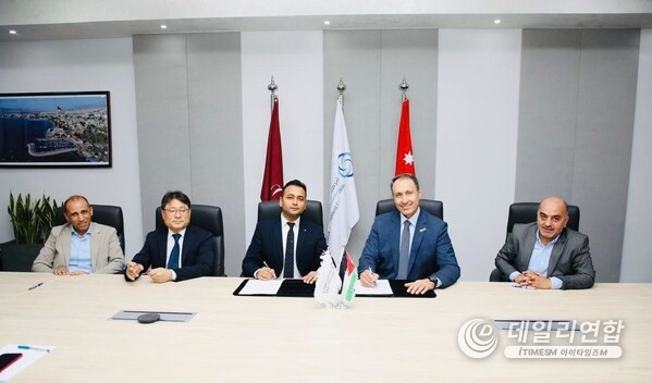 (L-R): Murad Al-Sharif, CEO, IHPCO; Chong Ho Kwak, CEO, GAS Entec; Nishant Sharma, Commercial Head, GAS Entec & Senior Vice President, AG&P; His Excellency Hussein Safadi, CEO, ADC; Omar Albdour, Energy Unit Head, ADC (L-R): Murad Al-Sharif, CEO, IHPCO; Chong Ho Kwak, CEO, GAS Entec; Nishant Sharma, Commercial Head, GAS Entec & Senior Vice President, AG&P; His Excellency Hussein Safadi, CEO, ADC; Omar Albdour, Energy Unit Head, ADC