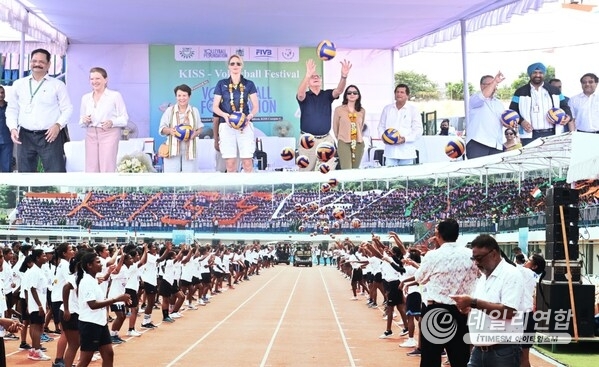 President of International Volleyball Federation (FIVB) Dr. Ary S Graça and US Consul General in Hyderabad Jennifer Larson along with the Founder of KIIT and KISS Dr Achyuta Samanta inaugurating the KISS Volleyball Festival in Bhubaneswar, Odisha on October 4. President of International Volleyball Federation (FIVB) Dr. Ary S Graça and US Consul General in Hyderabad Jennifer Larson along with the Founder of KIIT and KISS Dr Achyuta Samanta inaugurating the KISS Volleyball Festival in Bhubaneswar, Odisha on October 4.
