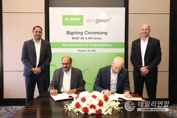 From left: Gautam Reddy K, CEO, AM Green Ammonia; Mahesh Kolli, Group President, AM Green; Dr. Markus Kamieth, Chairman of the Board of Executive Directors of BASF SE and Alexander Gerding, Managing Director, BASF India and Head, BASF Group Companies India. From left: Gautam Reddy K, CEO, AM Green Ammonia; Mahesh Kolli, Group President, AM Green; Dr. Markus Kamieth, Chairman of the Board of Executive Directors of BASF SE and Alexander Gerding, Managing Director, BASF India and Head, BASF Group Companies India.