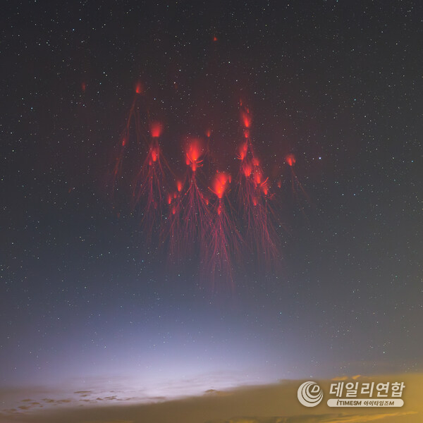 ©Wang Xin, ‘Sprites Dancing in the Dark Night’, Winner, Standard Chartered Weather Photographer of the Year 2024 ©Wang Xin, ‘Sprites Dancing in the Dark Night’, Winner, Standard Chartered Weather Photographer of the Year 2024