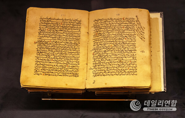 From all over the world, visitors explore the heritage of manuscripts and their rich history at the #SaudiManuscriptsExhibition From all over the world, visitors explore the heritage of manuscripts and their rich history at the #SaudiManuscriptsExhibition