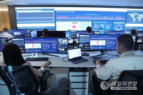 Enabled by the Rockwell Automation OT Security Operations Center (SOC), Security Monitoring and Response addresses security risks, resource gaps and operational inefficiencies with its dedicated team of experienced OT cybersecurity analysts. Enabled by the Rockwell Automation OT Security Operations Center (SOC), Security Monitoring and Response addresses security risks, resource gaps and operational inefficiencies with its dedicated team of experienced OT cybersecurity analysts.