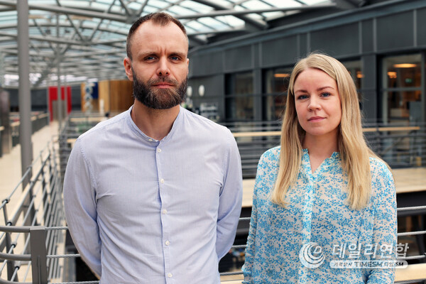 Hakon Jonsson and Gudny Anna Arnadottir scientists at deCODE genetics and authors on the paper in Nature Hakon Jonsson and Gudny Anna Arnadottir scientists at deCODE genetics and authors on the paper in Nature