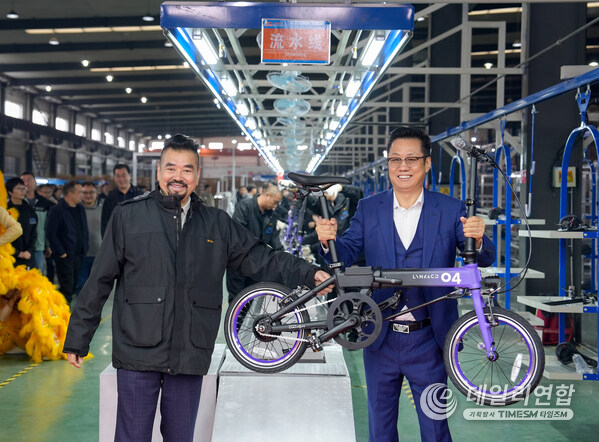 "DAHON’s successful listing and DAGOLD’s ceremony today demonstrates our ambition and strong growth," said Dr. Hon. "DAHON’s successful listing and DAGOLD’s ceremony today demonstrates our ambition and strong growth," said Dr. Hon.